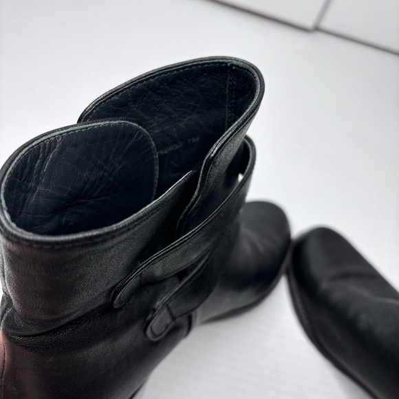 STUART WEITZMAN Strapduo Black Leather Moto Buckle Ankle Boots Size 7.5 - Picture 6 of 9
